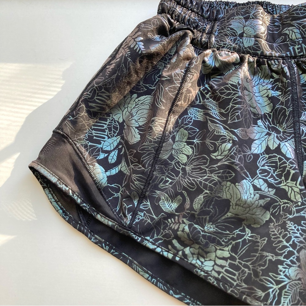 RARE LULULEMON HOTTY HOT SHORTS